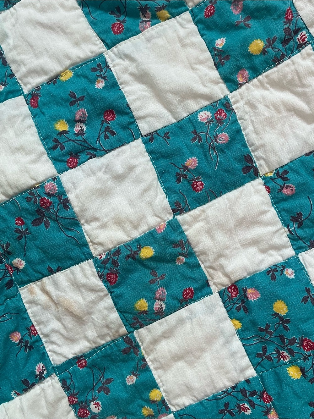 Vintage reversible turquoise and brown floral quilt USA made 66 x 78 - Picture 4 of 7